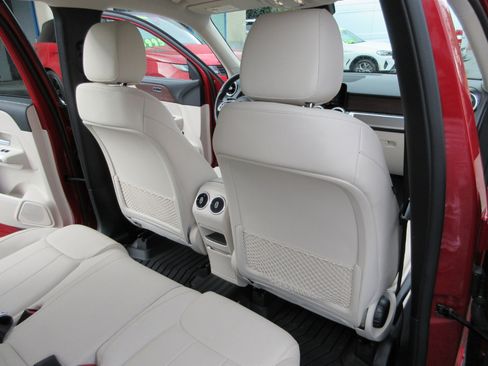 Used 2022 Mercedes-Benz GLB 250 4MATIC image 29