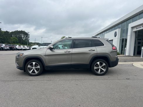 Used 2020 Jeep Cherokee Limited AWD/4WD image 3
