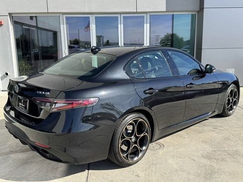 Used 2025 Alfa Romeo Giulia w/ Driving Assist Package image 8