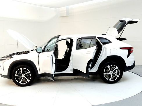 Used 2024 Chevrolet Trax RS w/ Driver Confidence Package FWD image 10