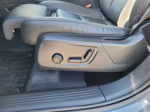 Certified 2023 Volvo XC40 B5 Plus w/ Protection Package Premier image 14