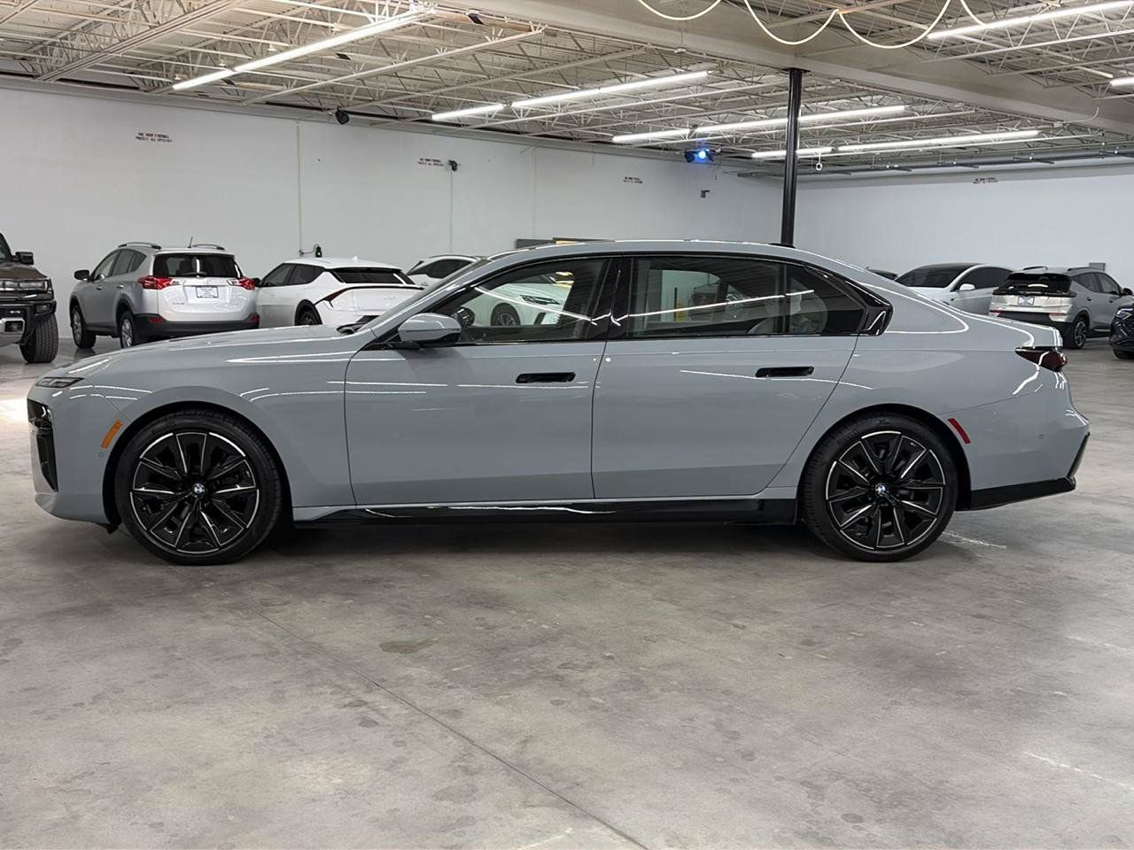 Used 2024 BMW i7 xDrive60 AWD/4WD image 12