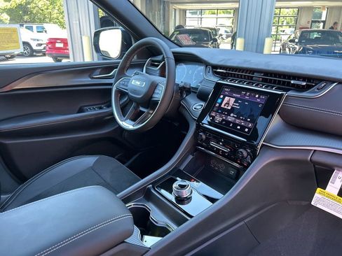 New 2025 Jeep Grand Cherokee Altitude image 42
