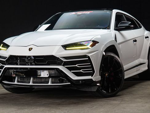 Used 2022 Lamborghini Urus AWD/4WD image 2