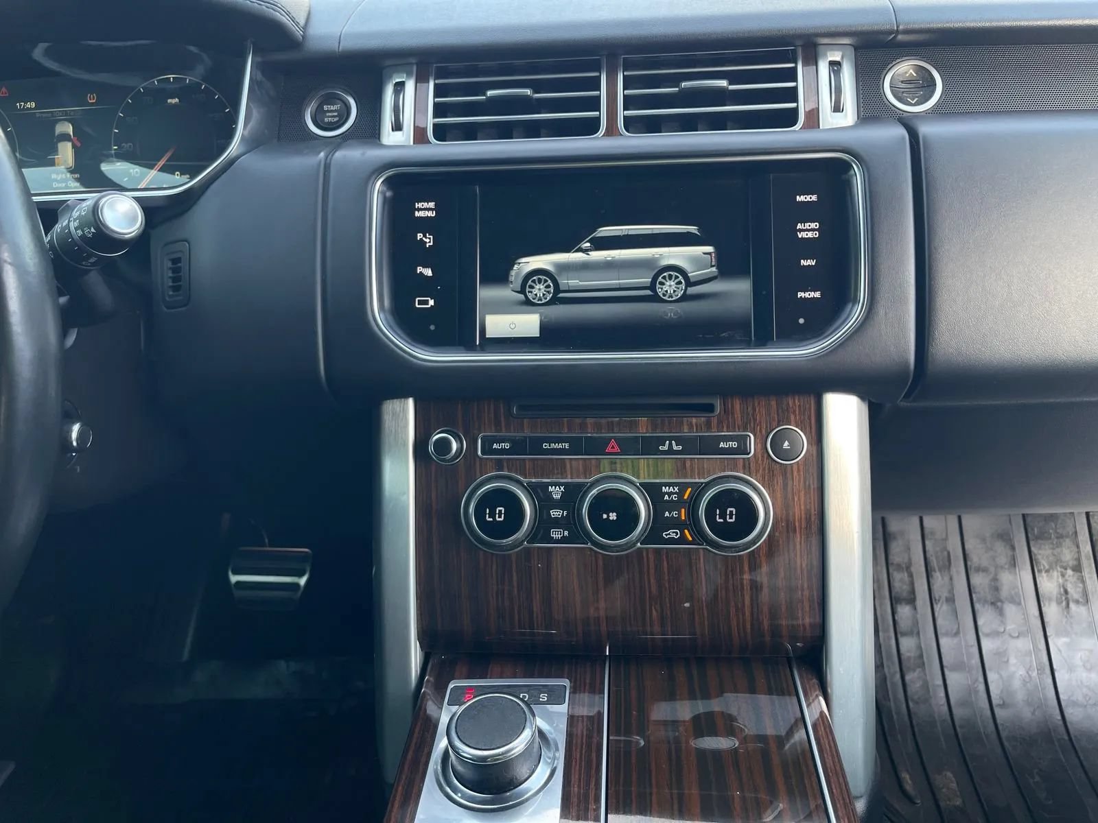 Used 2015 Land Rover Range Rover Supercharged AWD/4WD image 16