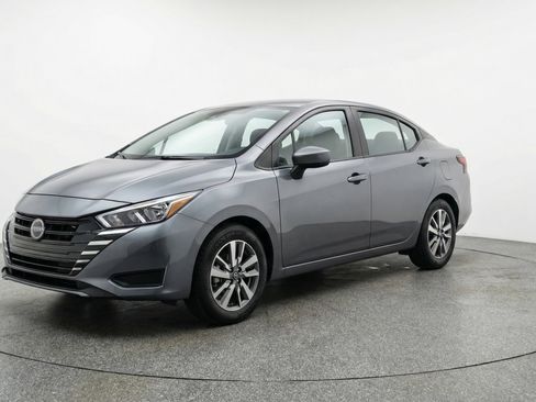 Used 2025 Nissan Versa SV image 3
