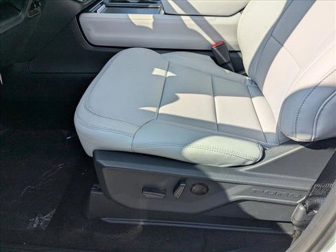 New 2025 Ford Expedition Max Platinum w/ Driver's Package image 4