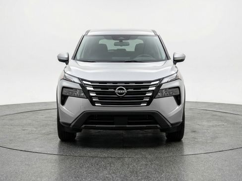 Used 2025 Nissan Rogue SV FWD image 2