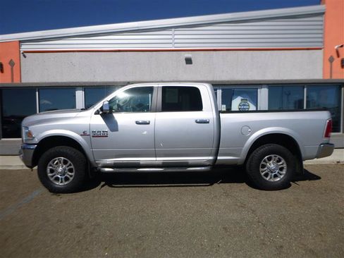 Used 2015 RAM 3500 Laramie w/ Convenience Group AWD/4WD image 2
