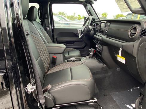 Used 2022 Jeep Gladiator Overland image 25