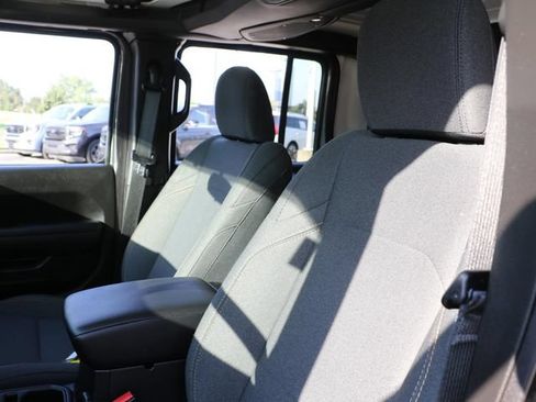 Used 2025 Jeep Gladiator Sport AWD/4WD image 21