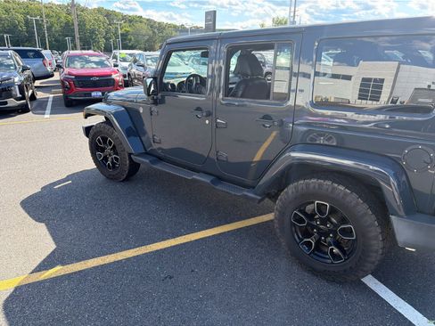 Used 2018 Jeep Wrangler Unlimited Sahara AWD/4WD image 5