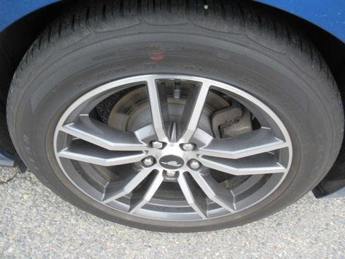 Used 2017 Ford Mustang EcoBoost image 10