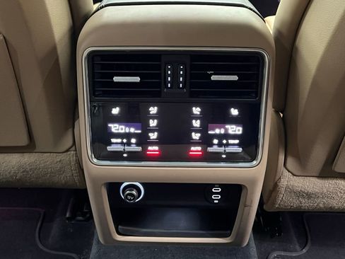 Used 2023 Porsche Cayenne Platinum Edition image 17