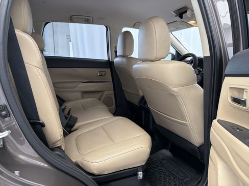 Used 2020 Mitsubishi Outlander FWD image 12