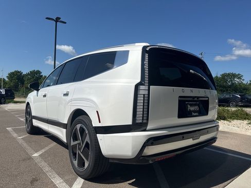 New 2026 Hyundai Ioniq 9 Calligraphy image 3