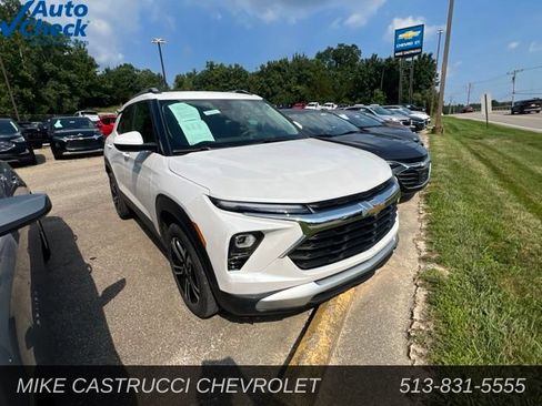 Used 2024 Chevrolet TrailBlazer LT w/ Driver Confidence Package AWD/4WD image 2