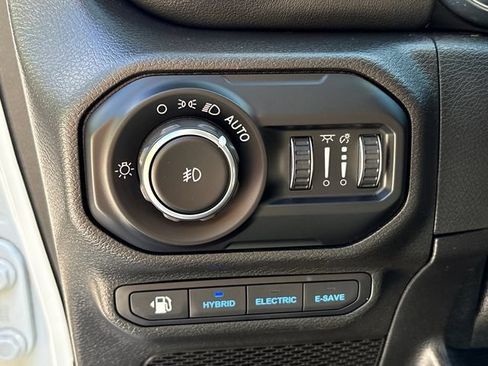 Used 2021 Jeep Wrangler Unlimited Sahara w/ Cold Weather Group AWD/4WD image 24
