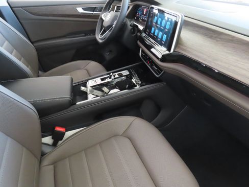 New 2025 Volkswagen Atlas SEL image 28