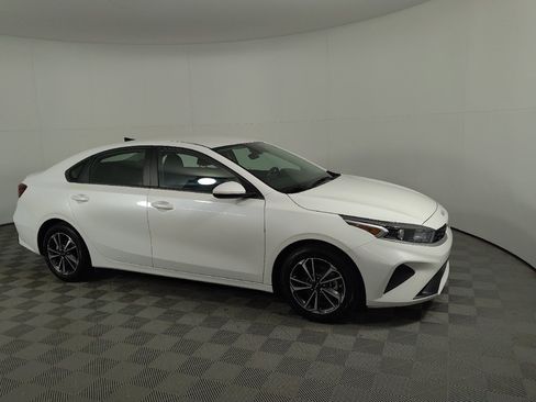 Used 2024 Kia Forte LXS FWD image 11