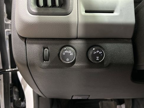 Used 2022 Chevrolet Colorado W/T AWD/4WD image 17