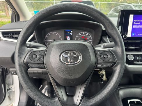 Used 2025 Toyota Corolla LE FWD image 22