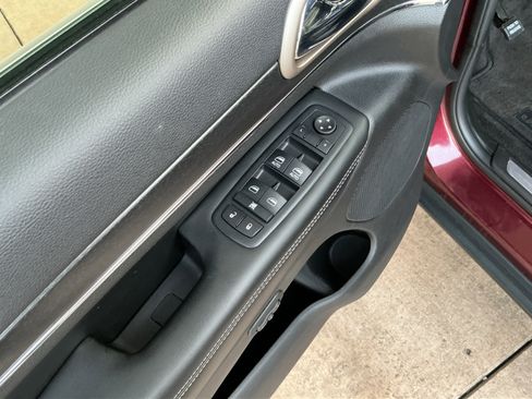 Used 2016 Jeep Grand Cherokee Limited w/ Luxury Group II image 15