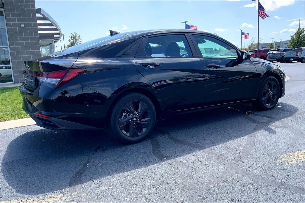Used 2022 Hyundai Elantra SEL w/ Convenience Package FWD image 6