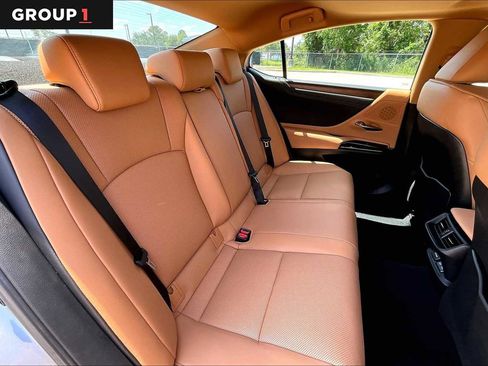 Used 2025 Lexus ES 300h w/ Premium Package FWD image 20