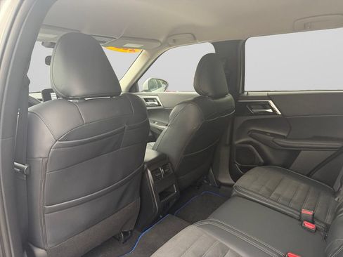 Used 2024 Mitsubishi Outlander 4WD Plug-In Hybrid image 14