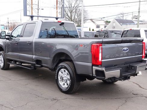 Used 2024 Ford F250 XLT image 2