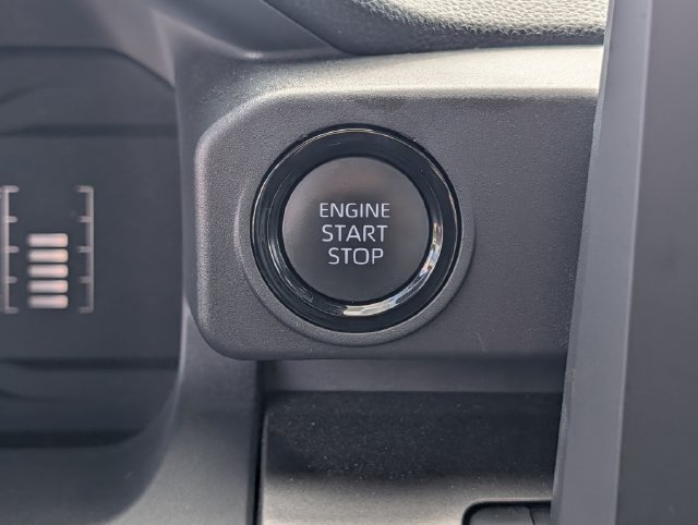 Used 2025 Toyota Tacoma SR5 AWD/4WD image 19