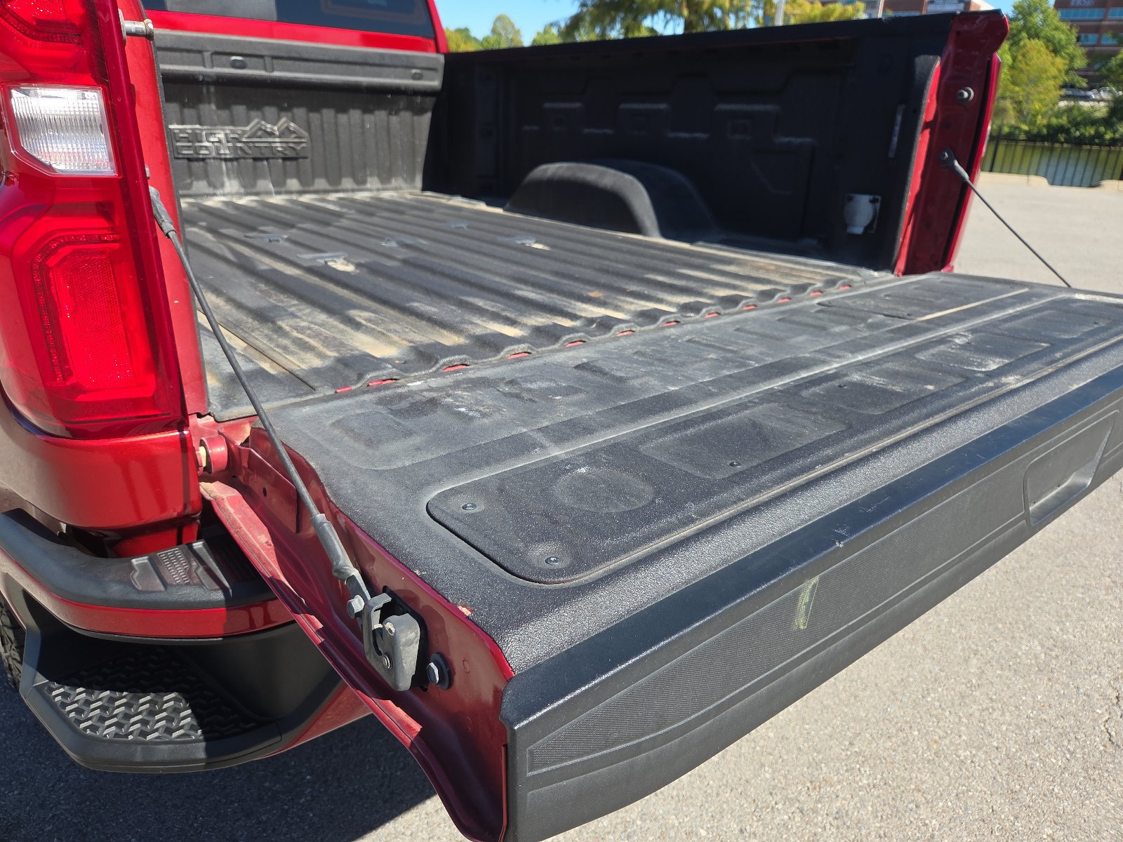 Used 2022 Chevrolet Silverado 2500 High Country w/ Z71 Off-Road Package AWD/4WD image 9