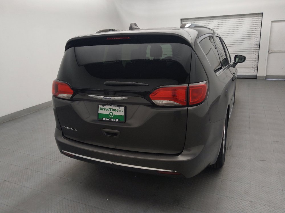 Used 2020 Chrysler Pacifica Touring-L FWD image 7