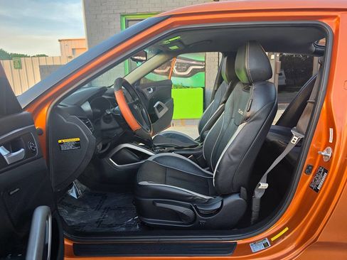 Used 2015 Hyundai Veloster Turbo image 18