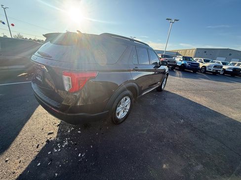 Used 2023 Ford Explorer XLT w/ Equipment Group 202A image 6