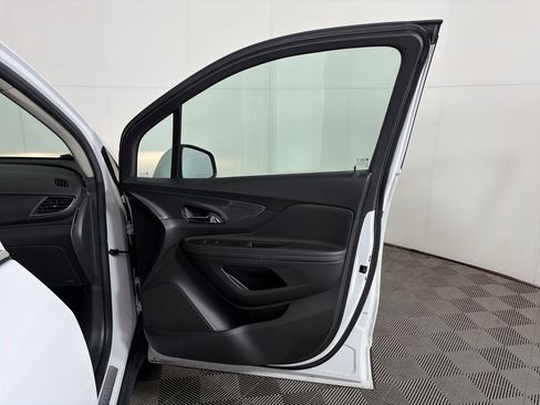 Used 2022 Buick Encore Preferred w/ Safety Package image 39