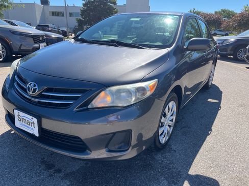 Used 2013 Toyota Corolla LE FWD image 2