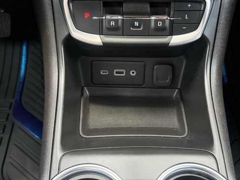 Used 2024 GMC Terrain SLE FWD image 25