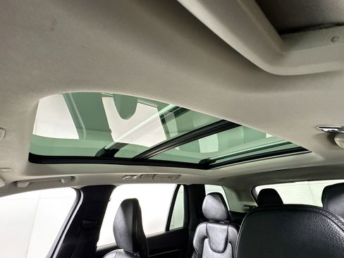 Used 2019 Volvo XC90 T6 Momentum w/ Advanced Package image 5