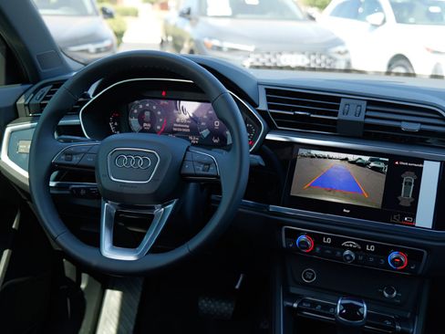 New 2025 Audi Q3 2.0T Premium image 32