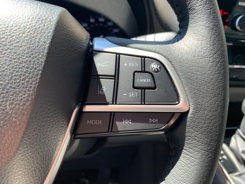 Used 2022 Toyota Sienna XLE AWD/4WD image 17