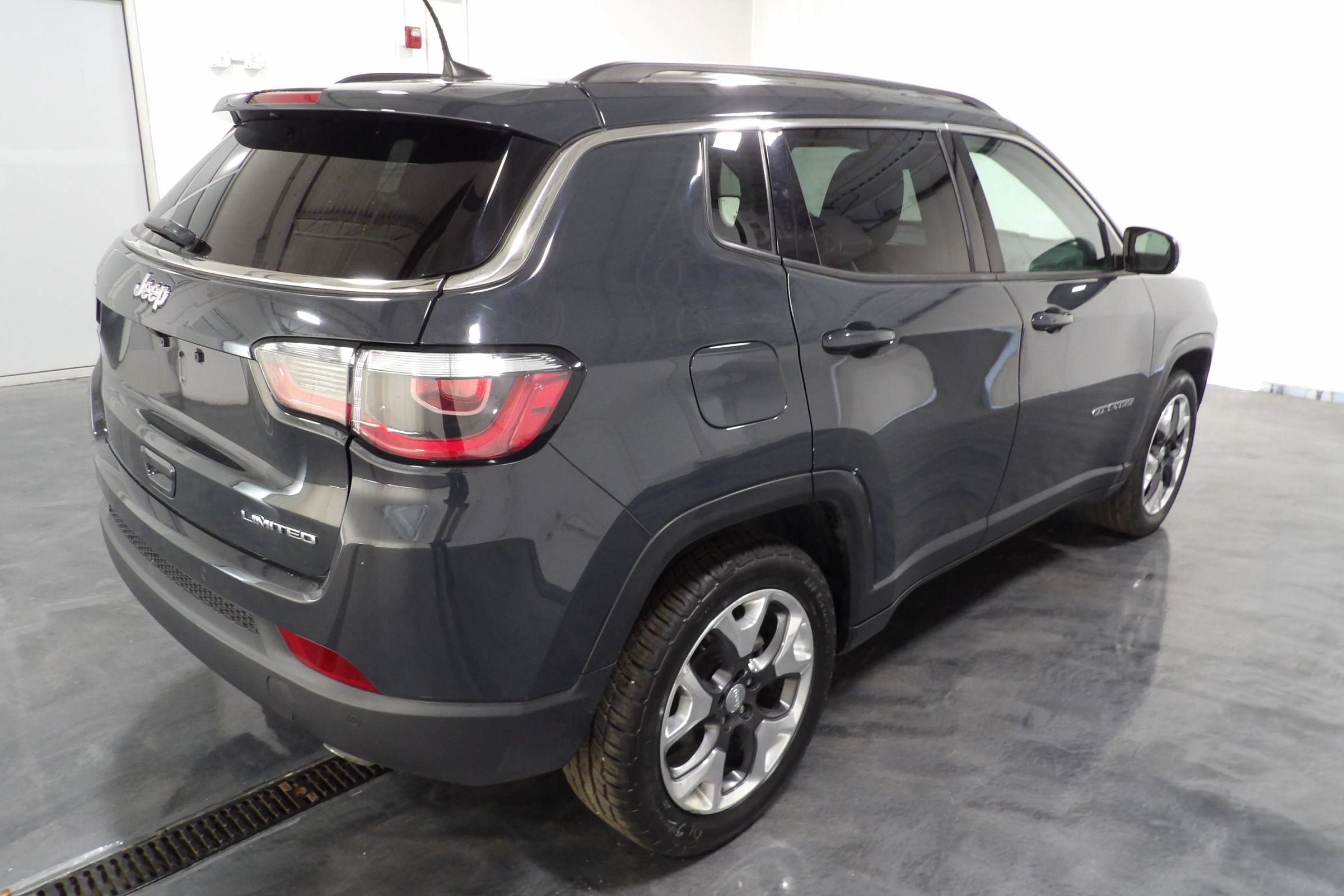 Used 2018 Jeep Compass Limited w/ Navigation Group FWD image 4