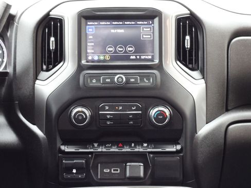 Used 2022 Chevrolet Silverado 2500 Custom w/ Custom Value Package image 18