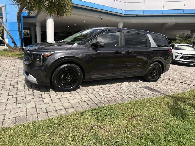 Used 2026 Kia Carnival FWD image 31