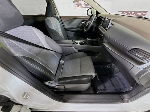 Certified 2023 Nissan Rogue SV image 30