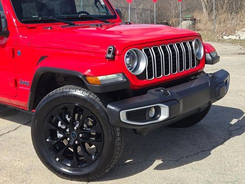 Certified 2025 Jeep Wrangler Unlimited Sahara w/ Safety Group AWD/4WD image 2