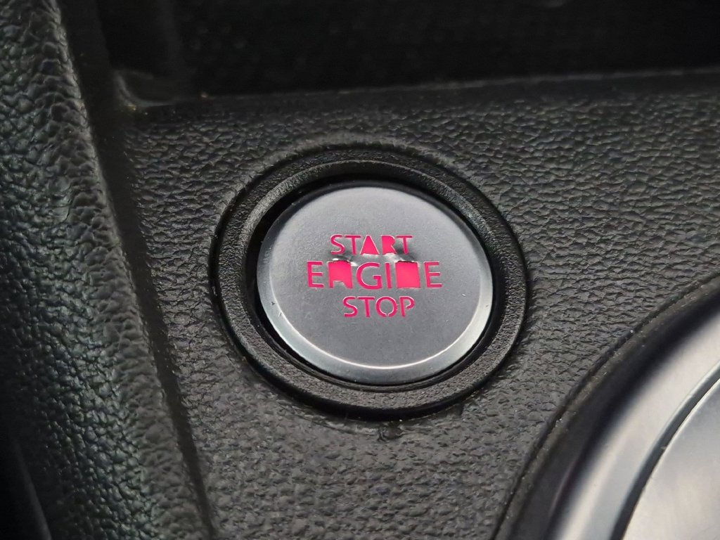 Used 2014 Volkswagen Beetle TDI FWD image 26