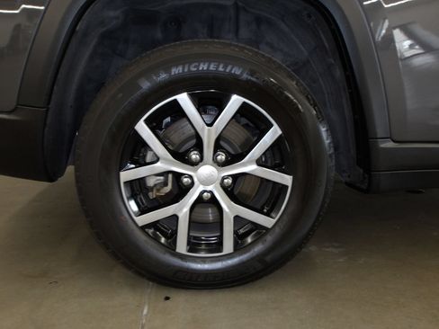 Used 2023 Jeep Grand Cherokee L Limited w/ Luxury Tech Group II AWD/4WD image 21