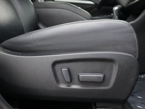 Used 2019 Toyota Highlander XLE AWD/4WD image 46